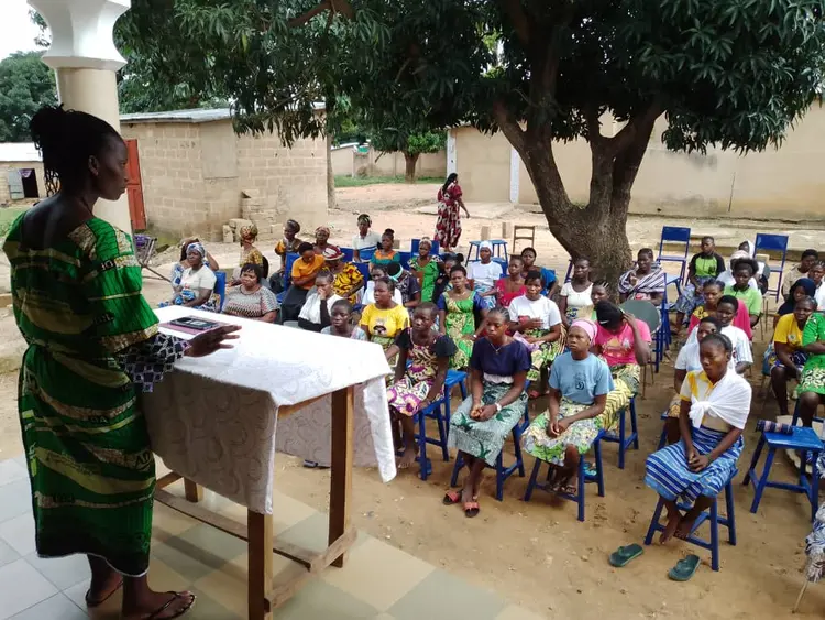 À l’occasion du mois d’Octobre Rose, l’ONG Barika a organisé une campagne de sensibilisation sur le cancer du sein à l’intention des jeunes filles et des femmes mariées. Cette campagne s’est tenue au centre de couture Déborah de Souncthirantikou, à Natitingou.